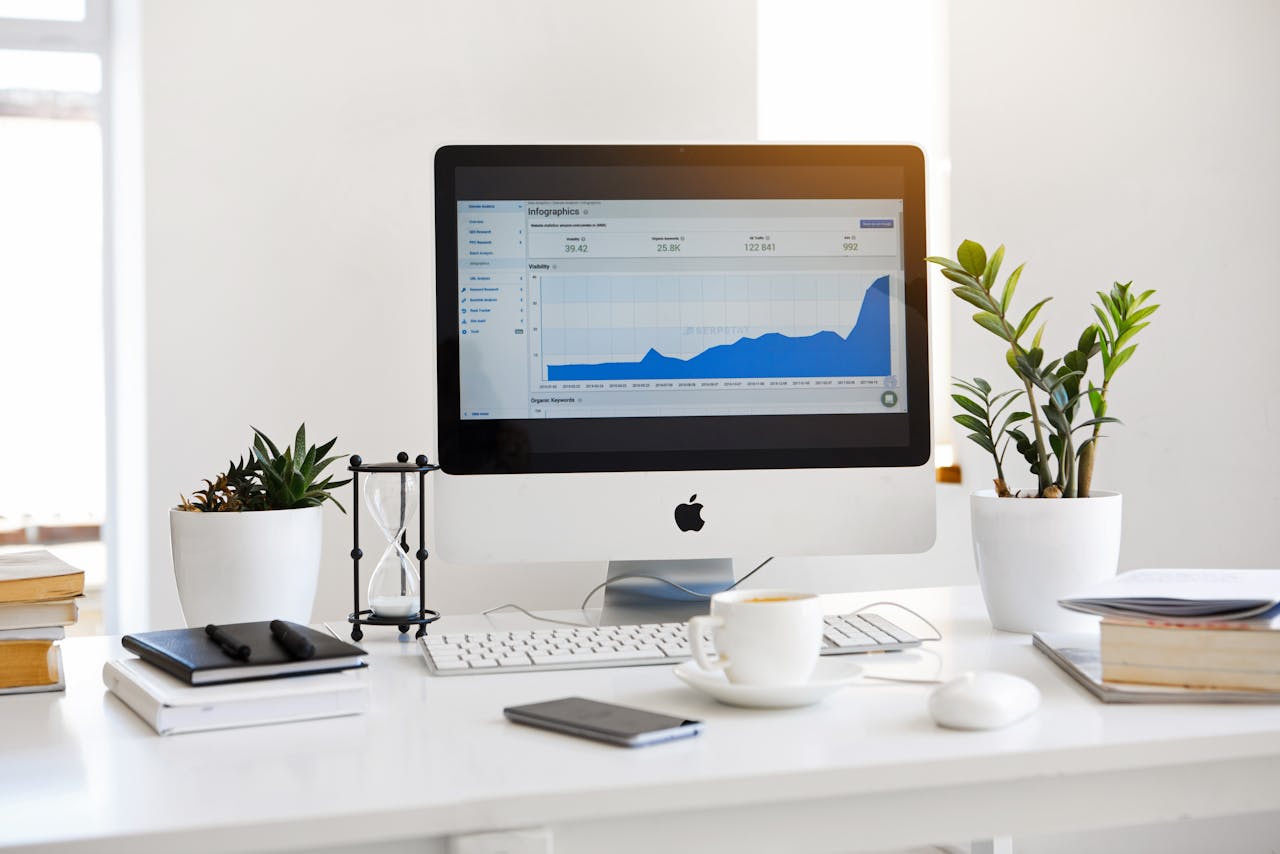 Data Pipelines & Analytics